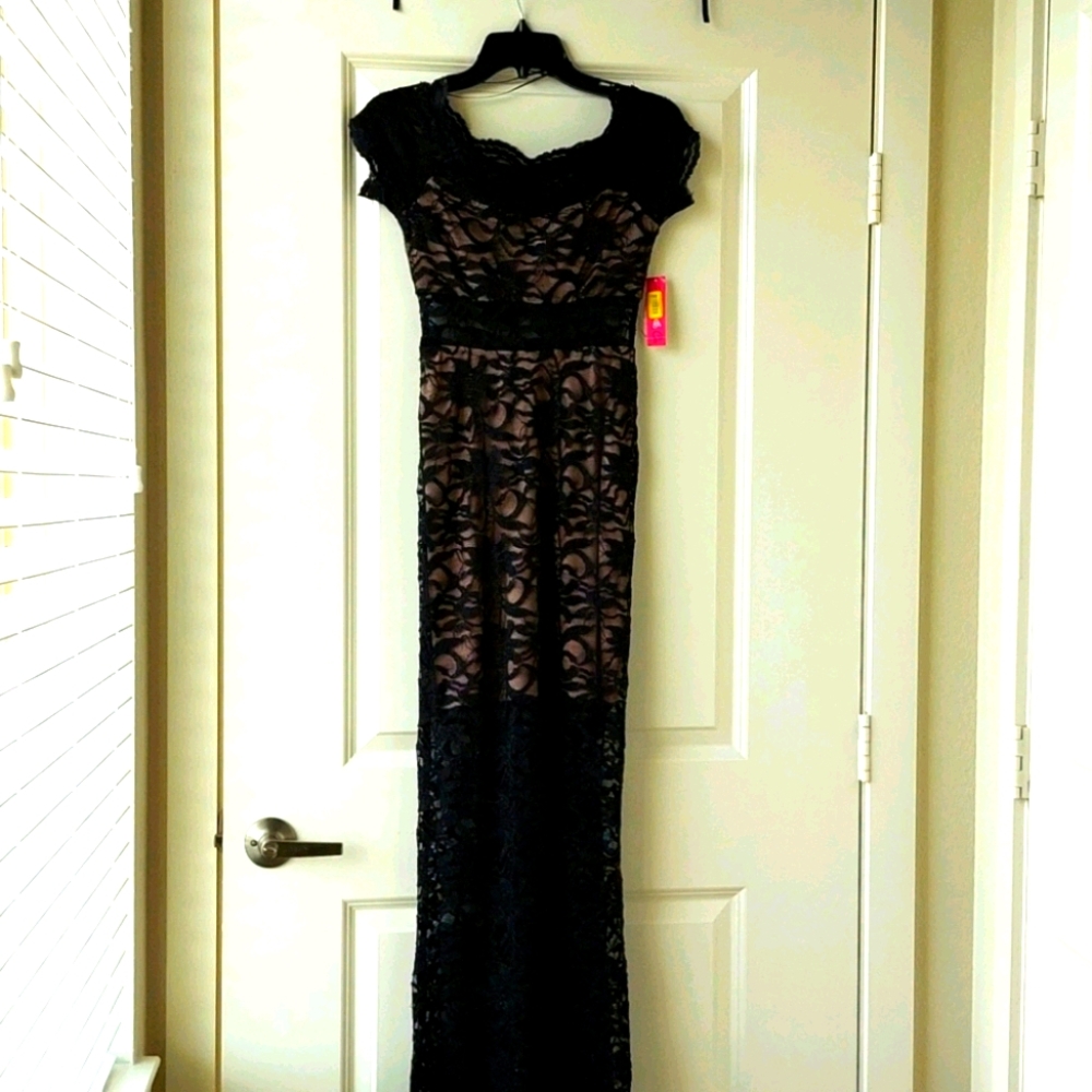 NWT Black Bateau Neckline Long Lace Dress